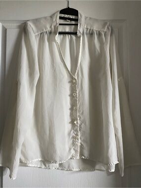 GUESS White Sheet V-Neck Button Blouse